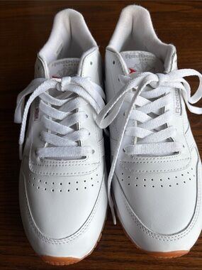 Reebok classic white leather retro styled running shoes/sneakers NWOT